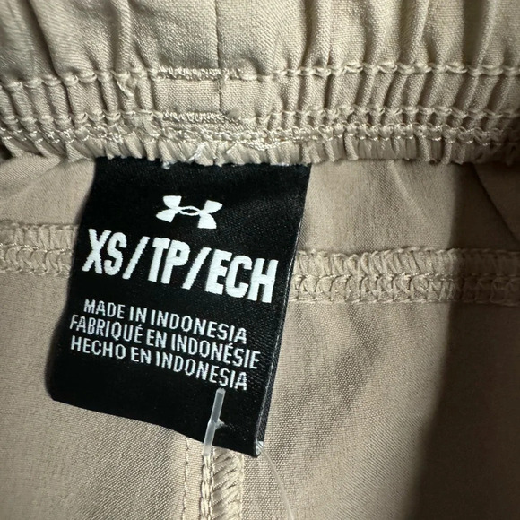 Under Armour Women's Flex Woven 5" Shorts - Picture 4 of 8